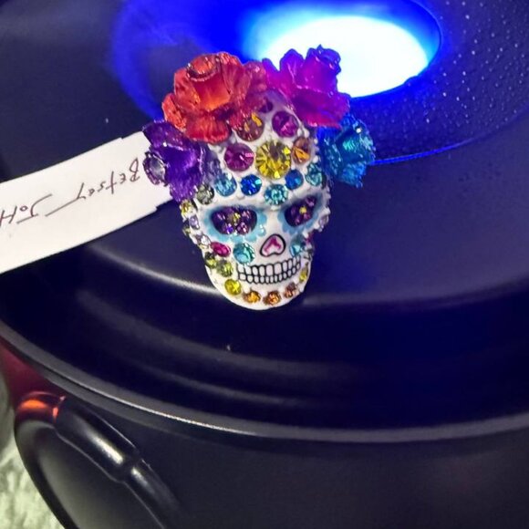 Betsey Johnson Sugar Skull Ring Crystal  Gold Tone Day of the Dead Halloween - Picture 6 of 8